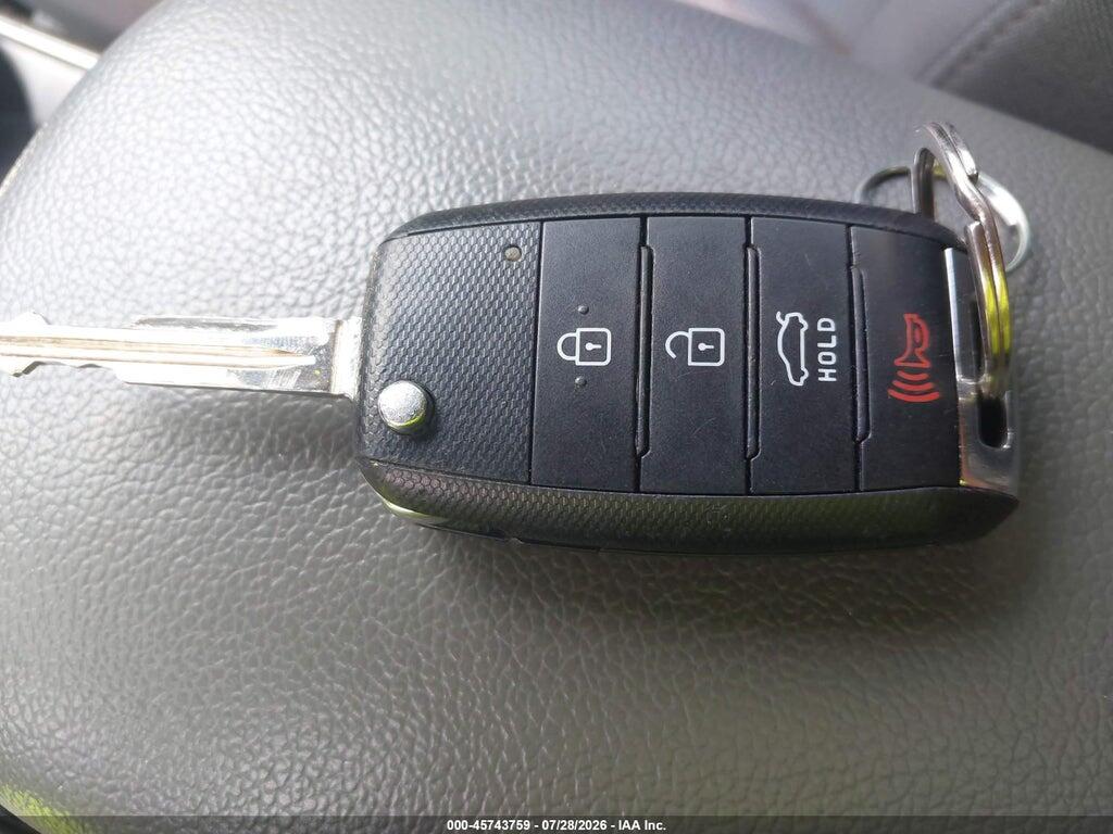3KPFK4A75HE052458 2017 KIA FORTE photo no. 11