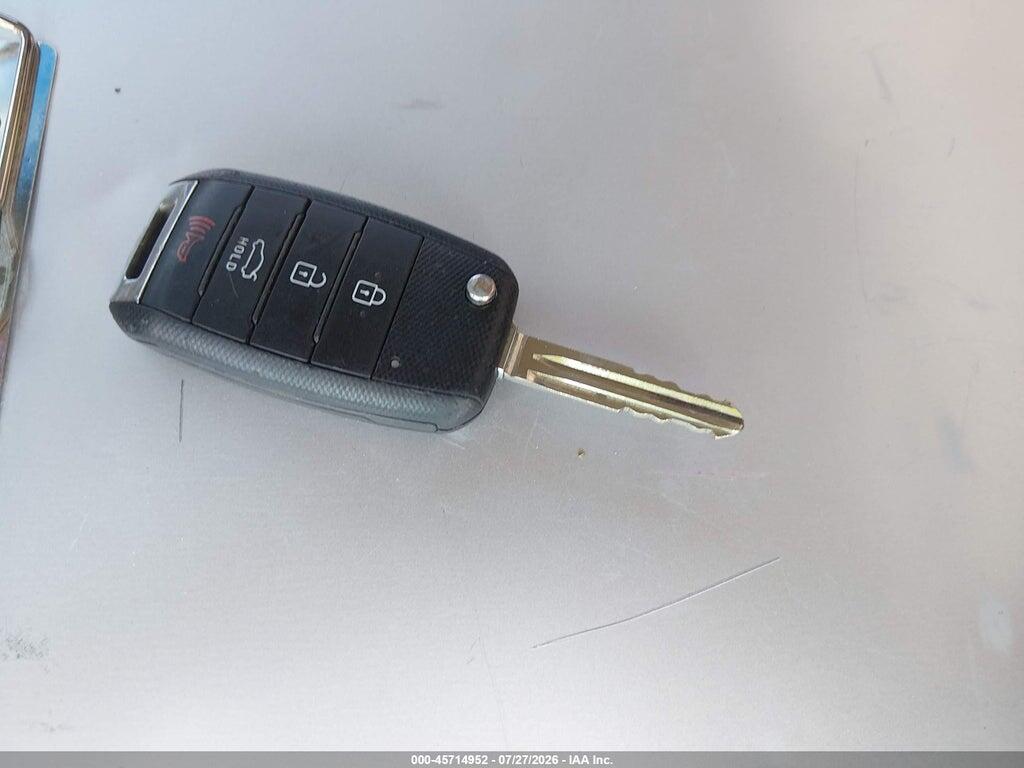 3KPFK4A74HE045842 2017 KIA FORTE photo no. 11