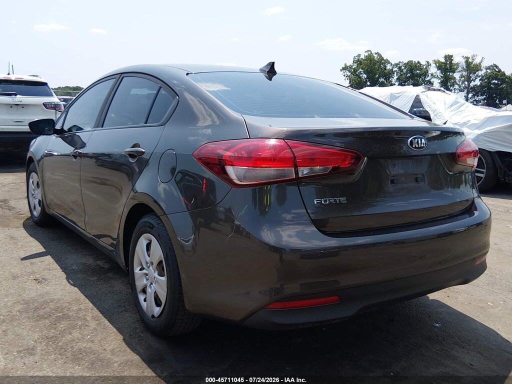 3KPFK4A70HE110296 2017 KIA FORTE photo no. 3