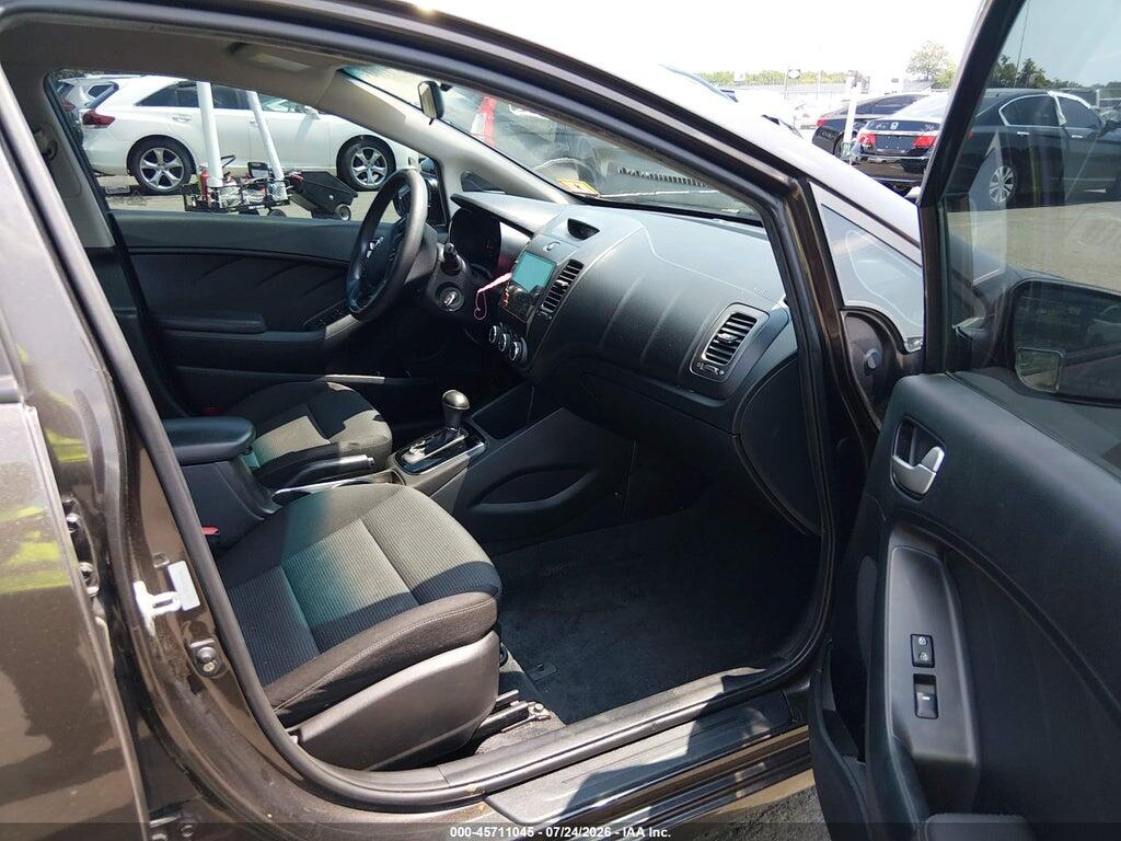 3KPFK4A70HE110296 2017 KIA FORTE photo no. 5