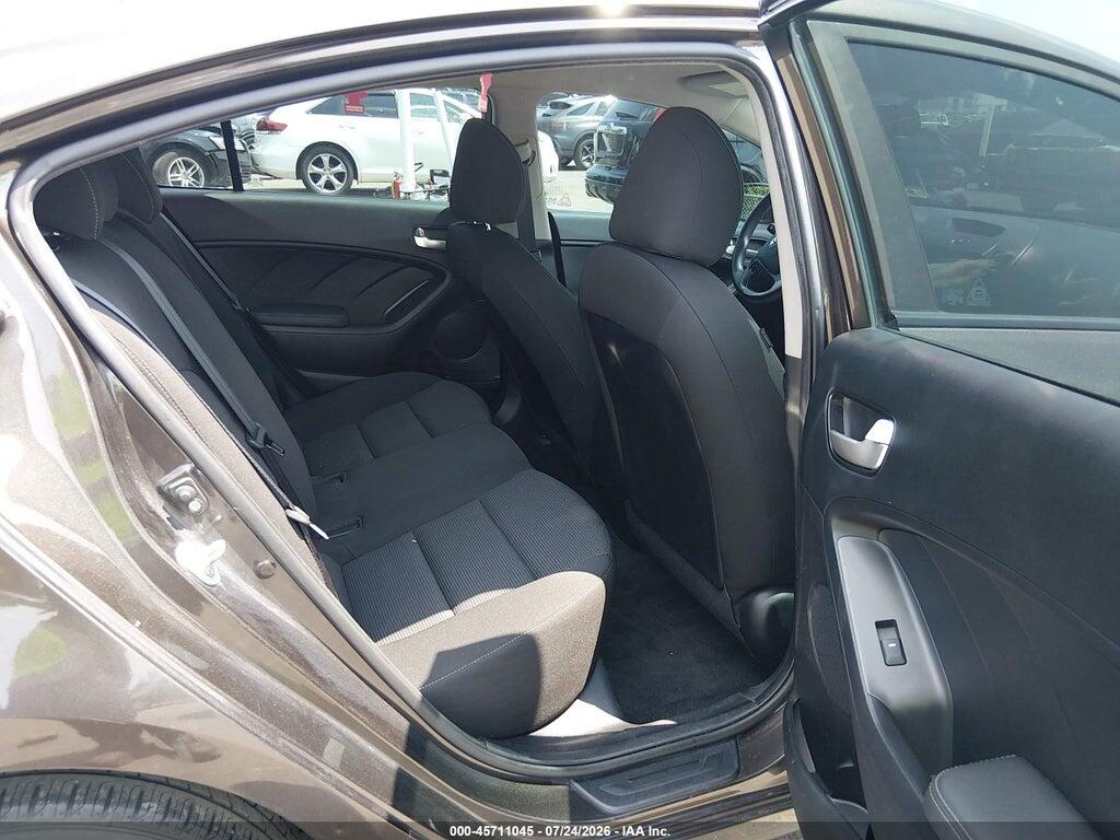 3KPFK4A70HE110296 2017 KIA FORTE photo no. 8