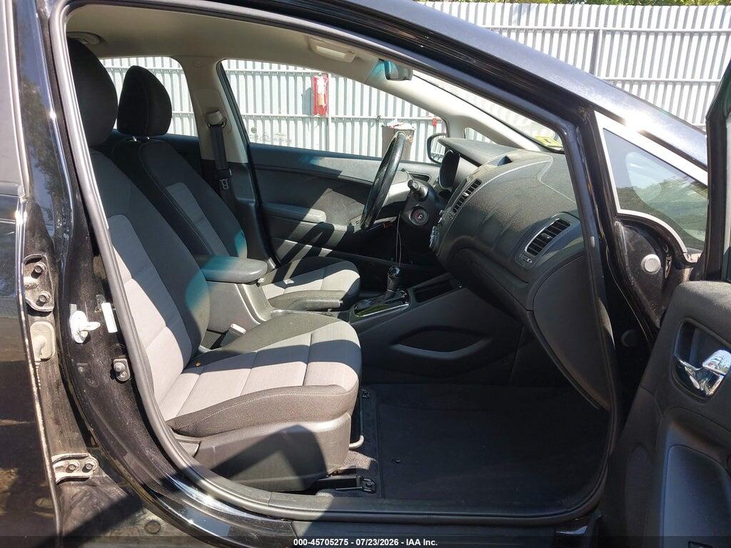 3KPFL4A73HE101296 2017 KIA FORTE photo no. 5