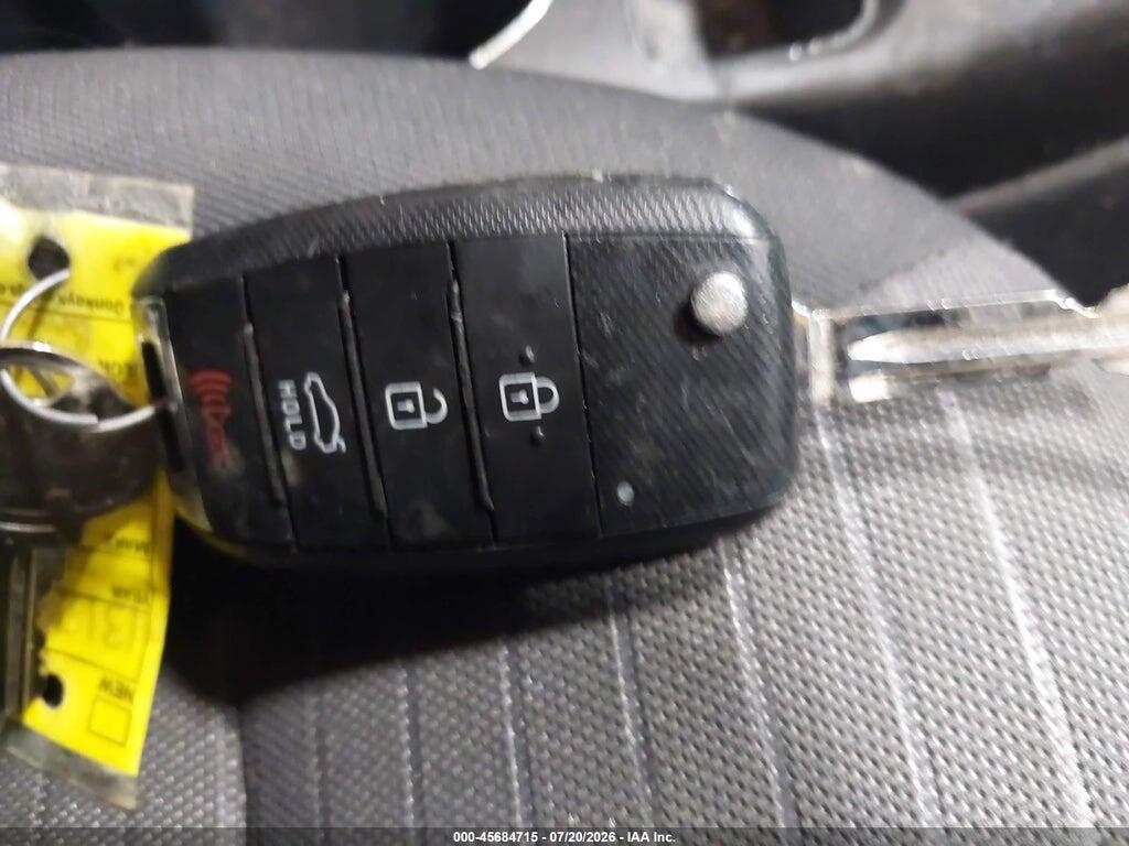 3KPFL4A76HE088947 2017 KIA FORTE photo no. 11