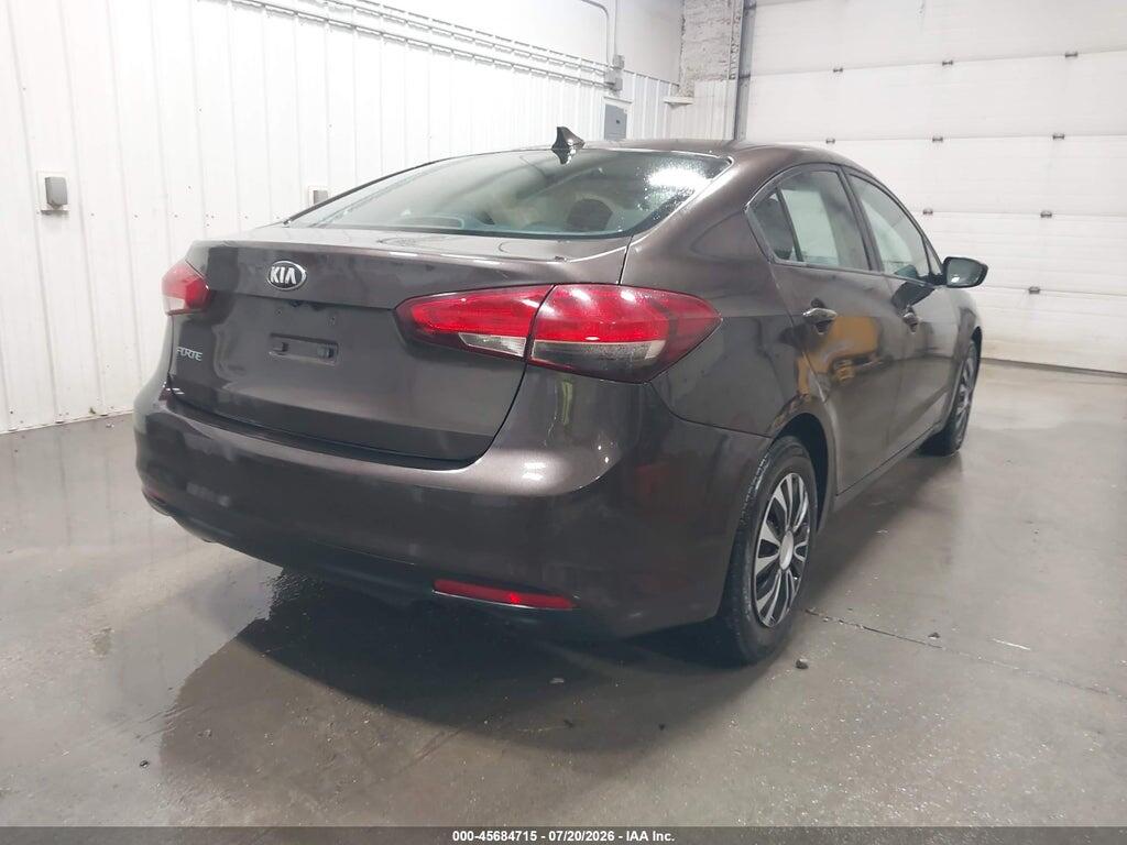 3KPFL4A76HE088947 2017 KIA FORTE photo no. 4