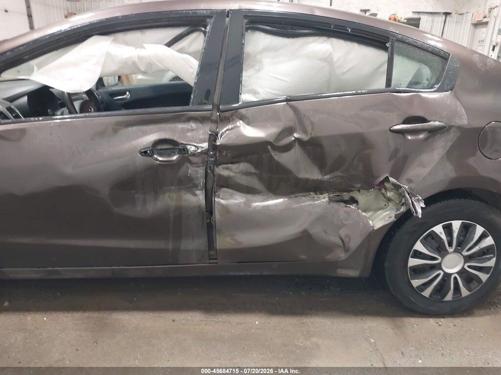3KPFL4A76HE088947 2017 KIA FORTE photo no. 6