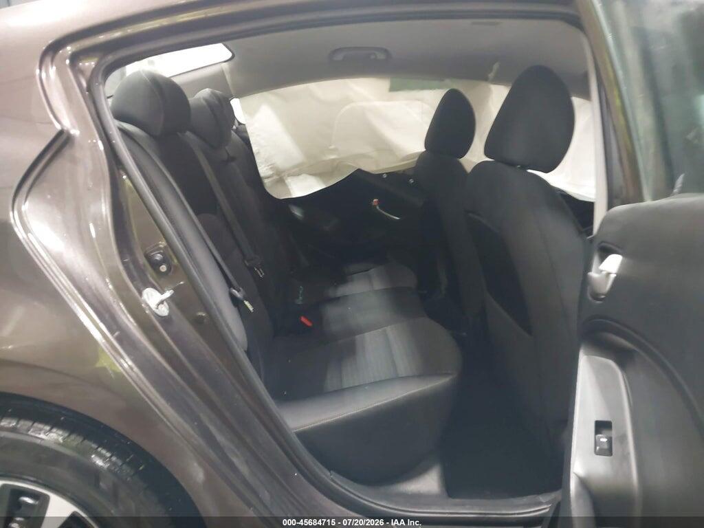 3KPFL4A76HE088947 2017 KIA FORTE photo no. 8