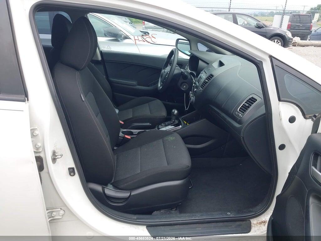 3KPFK4A74HE133337 2017 KIA FORTE photo no. 5