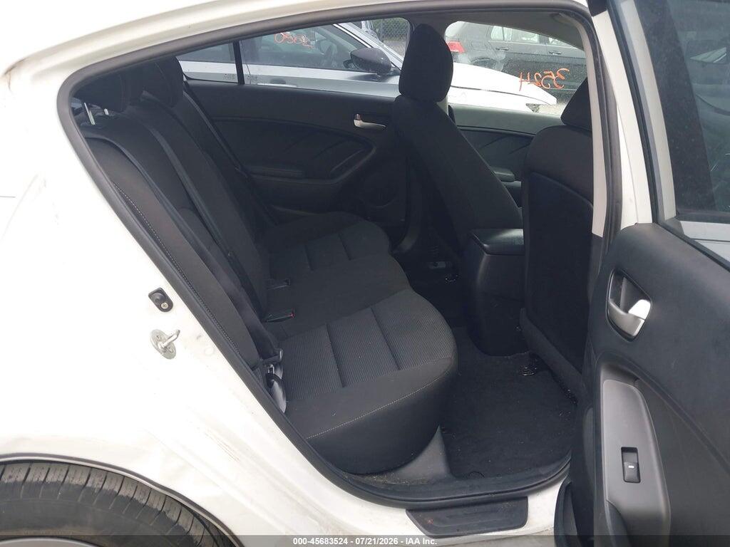 3KPFK4A74HE133337 2017 KIA FORTE photo no. 8