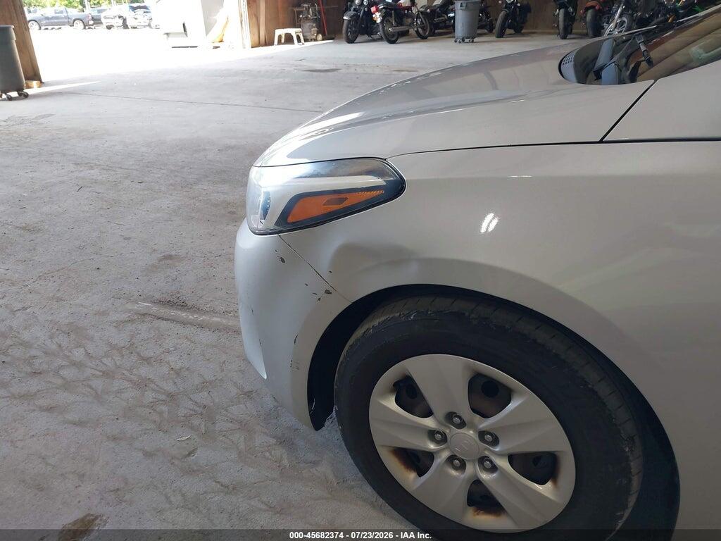 3KPFK4A79HE049983 2017 KIA FORTE photo no. 12