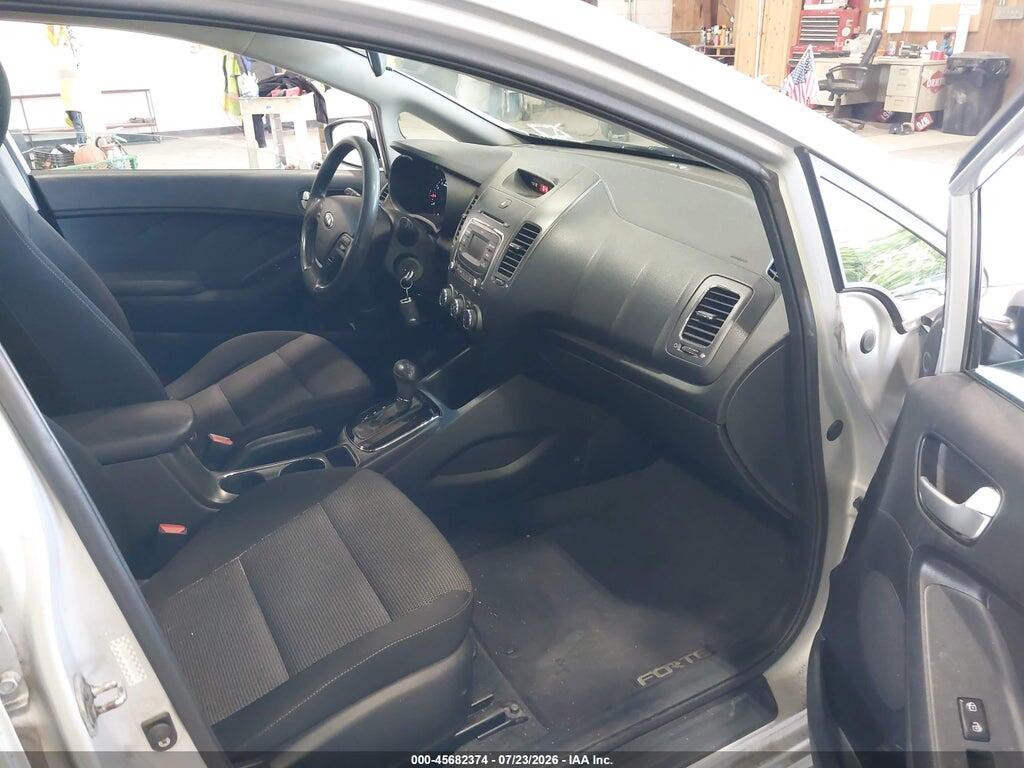 3KPFK4A79HE049983 2017 KIA FORTE photo no. 5