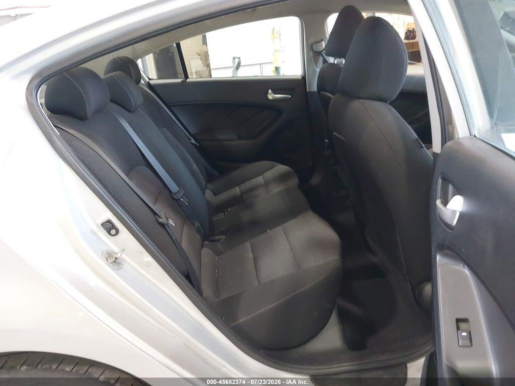3KPFK4A79HE049983 2017 KIA FORTE photo no. 8