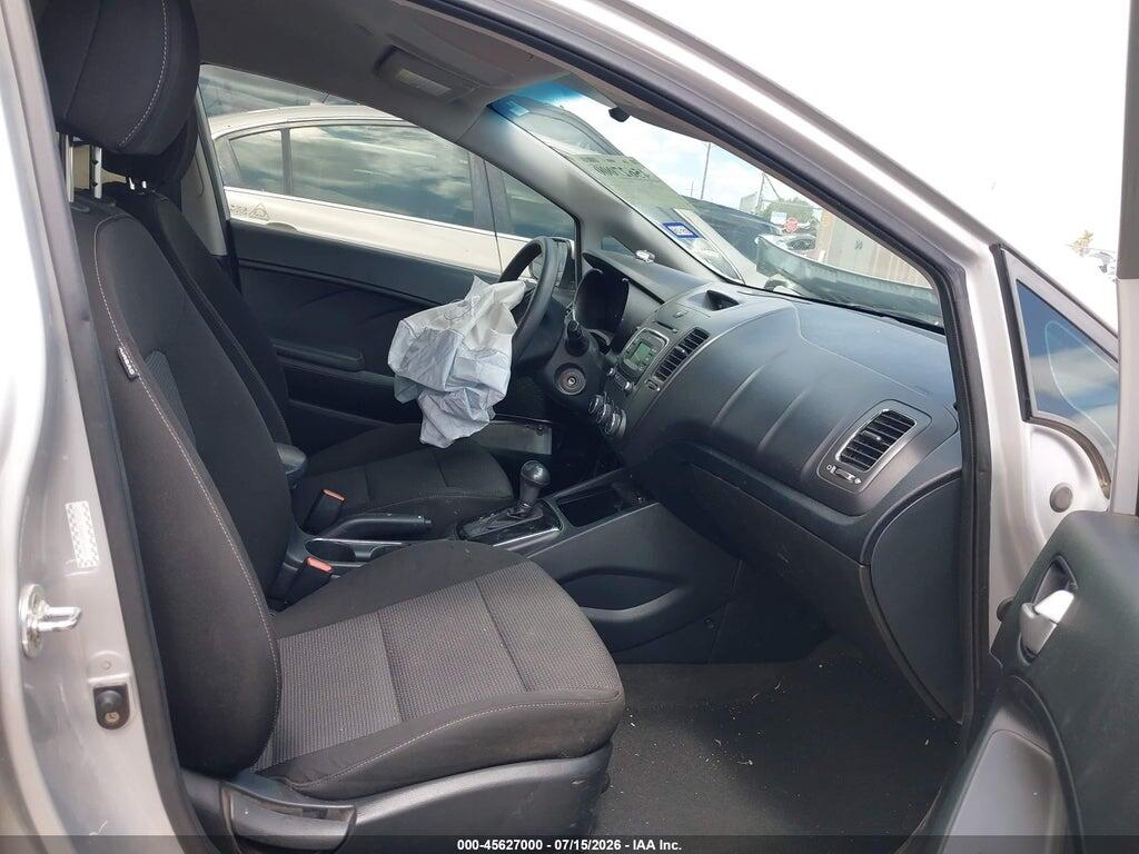 KNAFK5A84H5705305 2017 KIA FORTE photo no. 5
