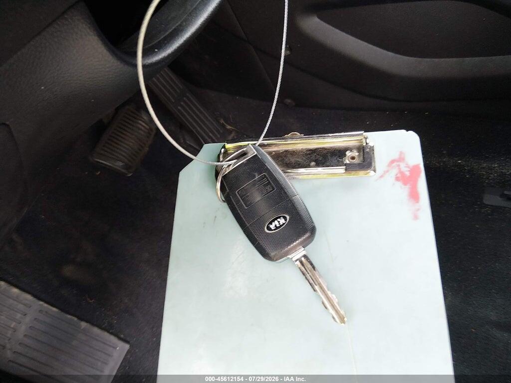 3KPFK4A73HE070490 2017 KIA FORTE photo no. 11