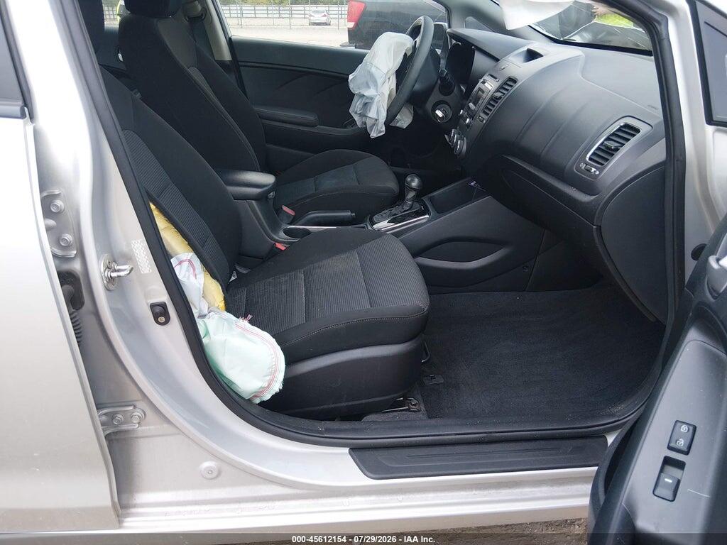 3KPFK4A73HE070490 2017 KIA FORTE photo no. 5