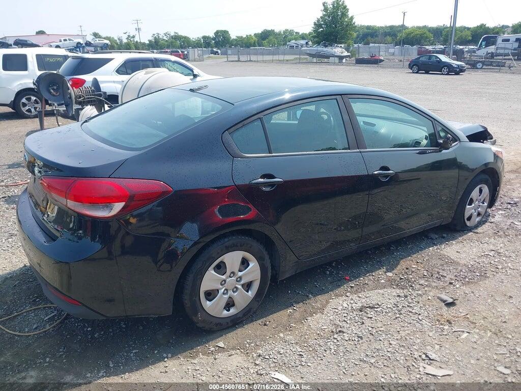 3KPFK4A78HE034875 2017 KIA FORTE photo no. 4