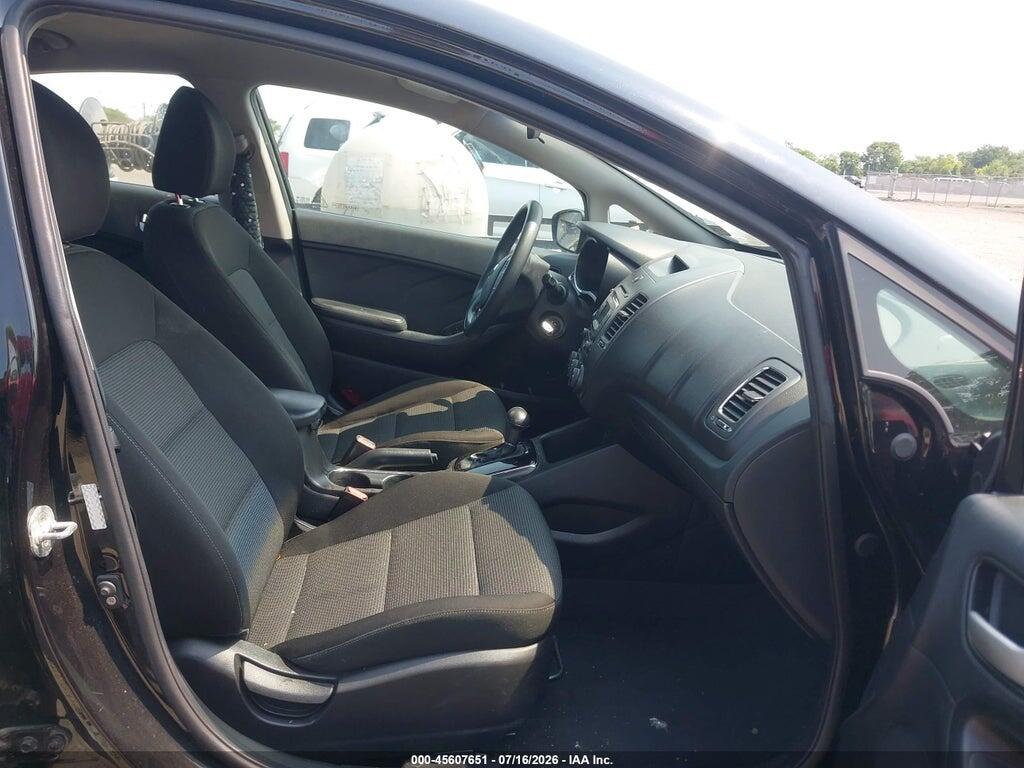 3KPFK4A78HE034875 2017 KIA FORTE photo no. 5