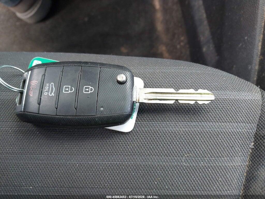 3KPFL4A78HE055206 2017 KIA FORTE photo no. 11