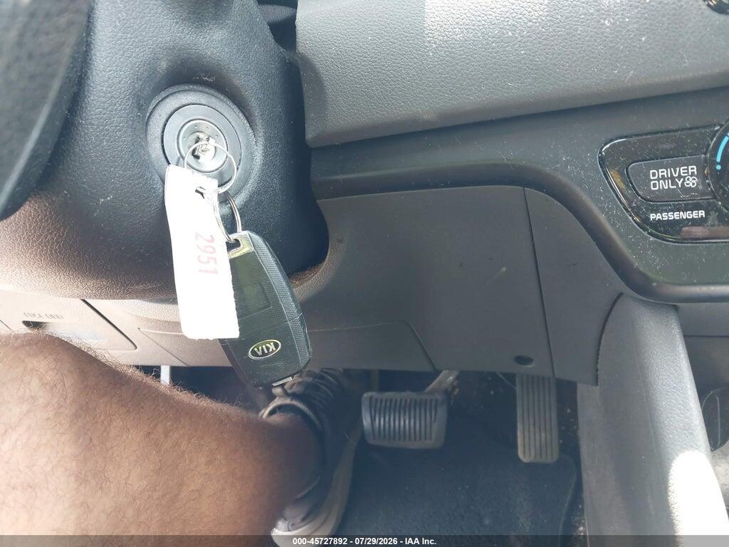 KNDCB3LC1H5040780 2017 KIA NIRO photo no. 11