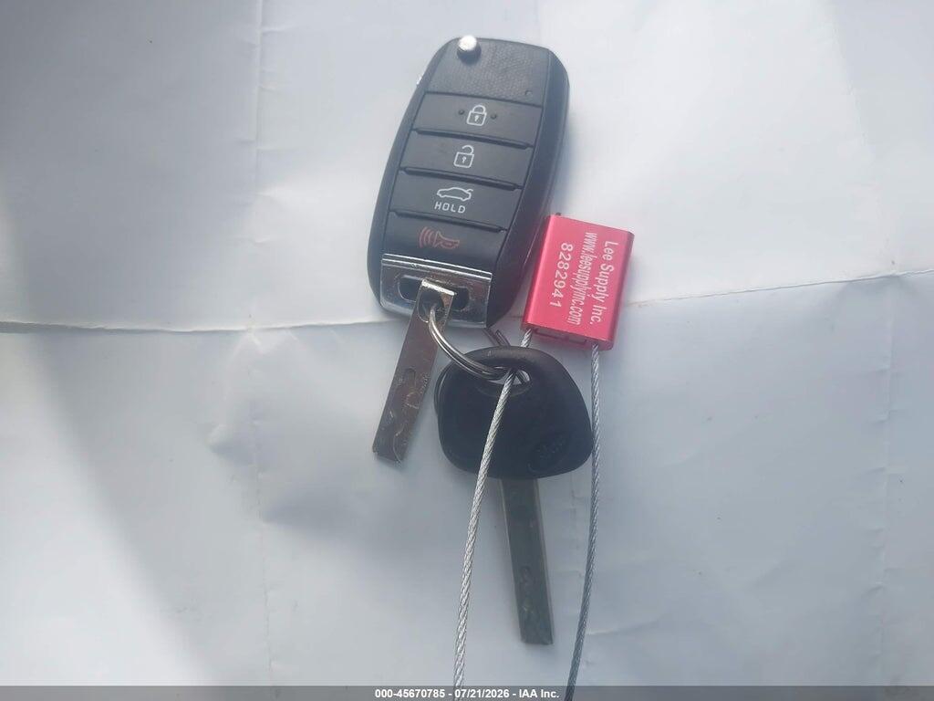 5XXGT4L33HG123417 2017 KIA OPTIMA photo no. 11