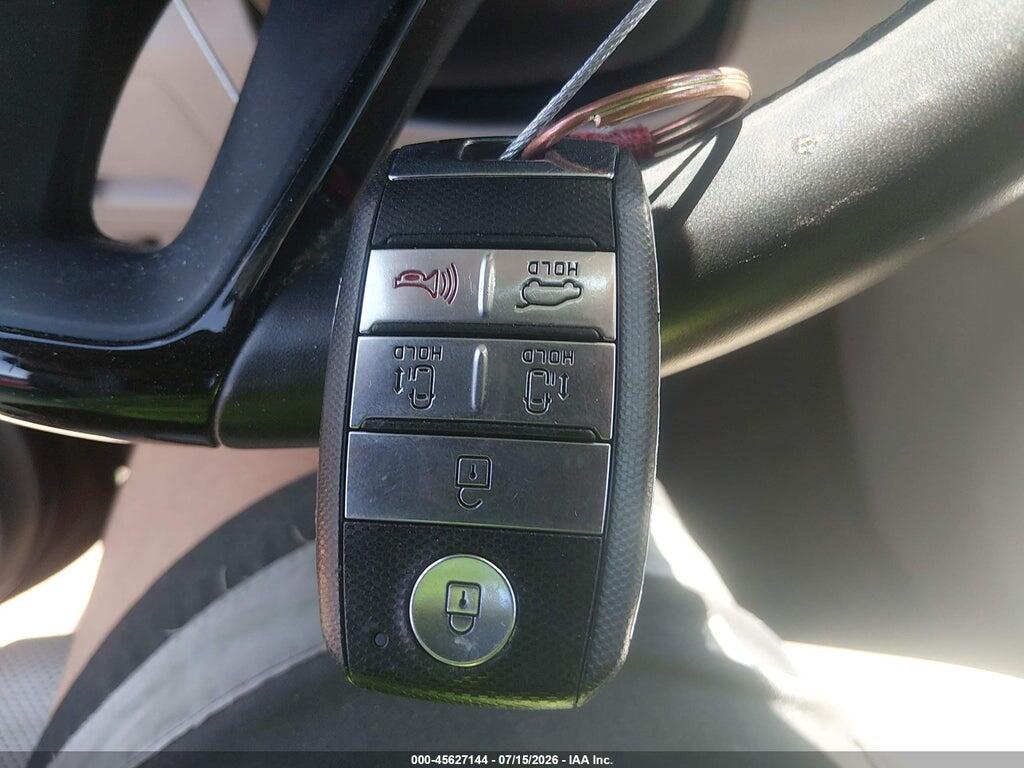 KNDMC5C14H6255656 2017 KIA SEDONA photo no. 11