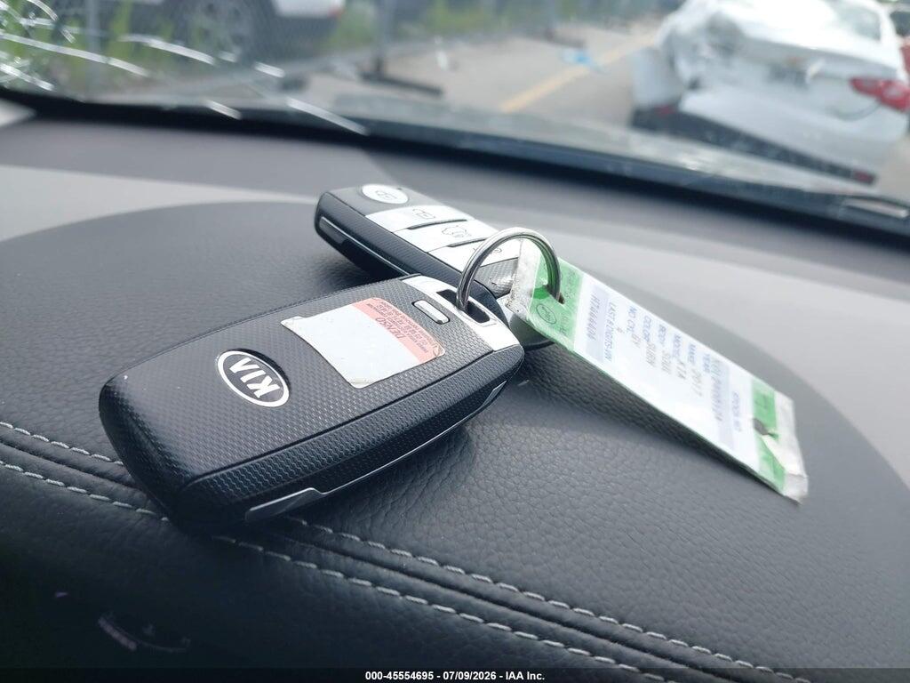 KNDJP3A58H7444404 2017 KIA SOUL photo no. 11