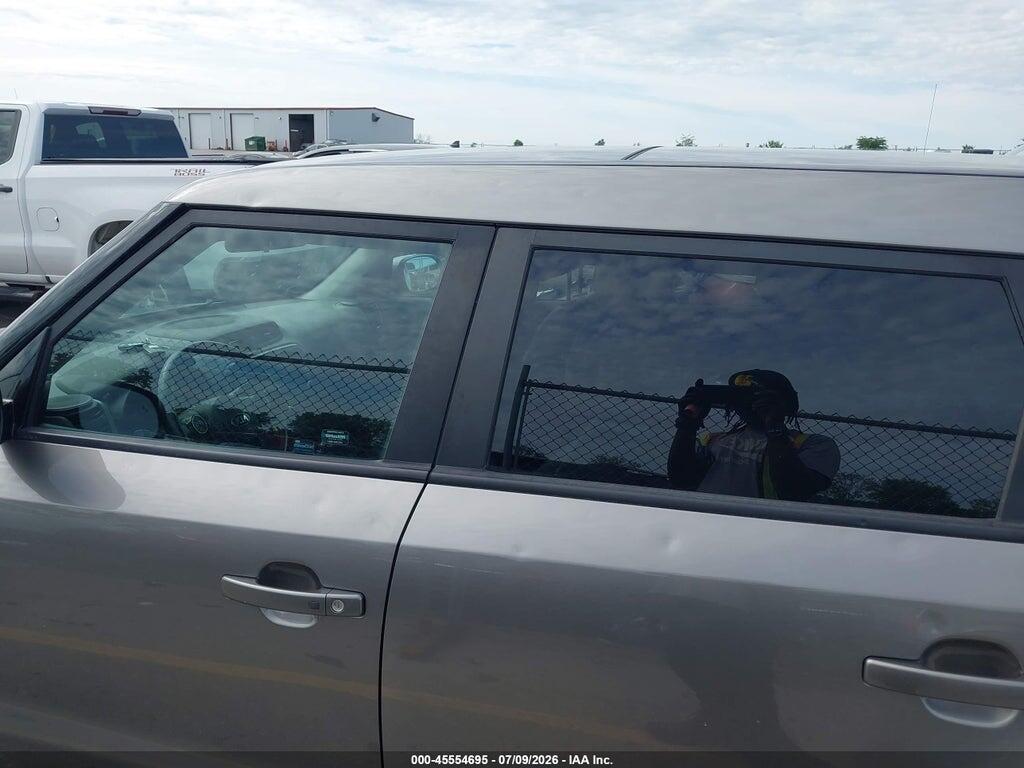 KNDJP3A58H7444404 2017 KIA SOUL photo no. 12