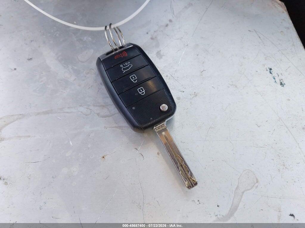 KNDJP3A53H7477844 2017 KIA SOUL photo no. 11