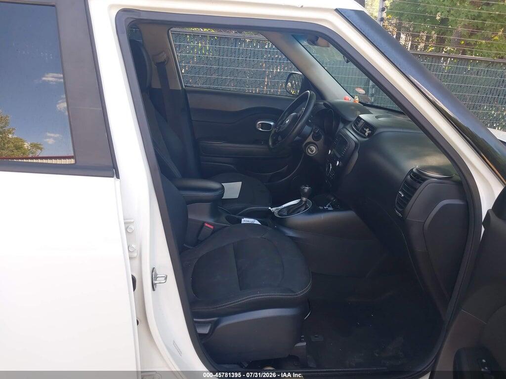KNDJP3A56H7437385 2017 KIA SOUL photo no. 5