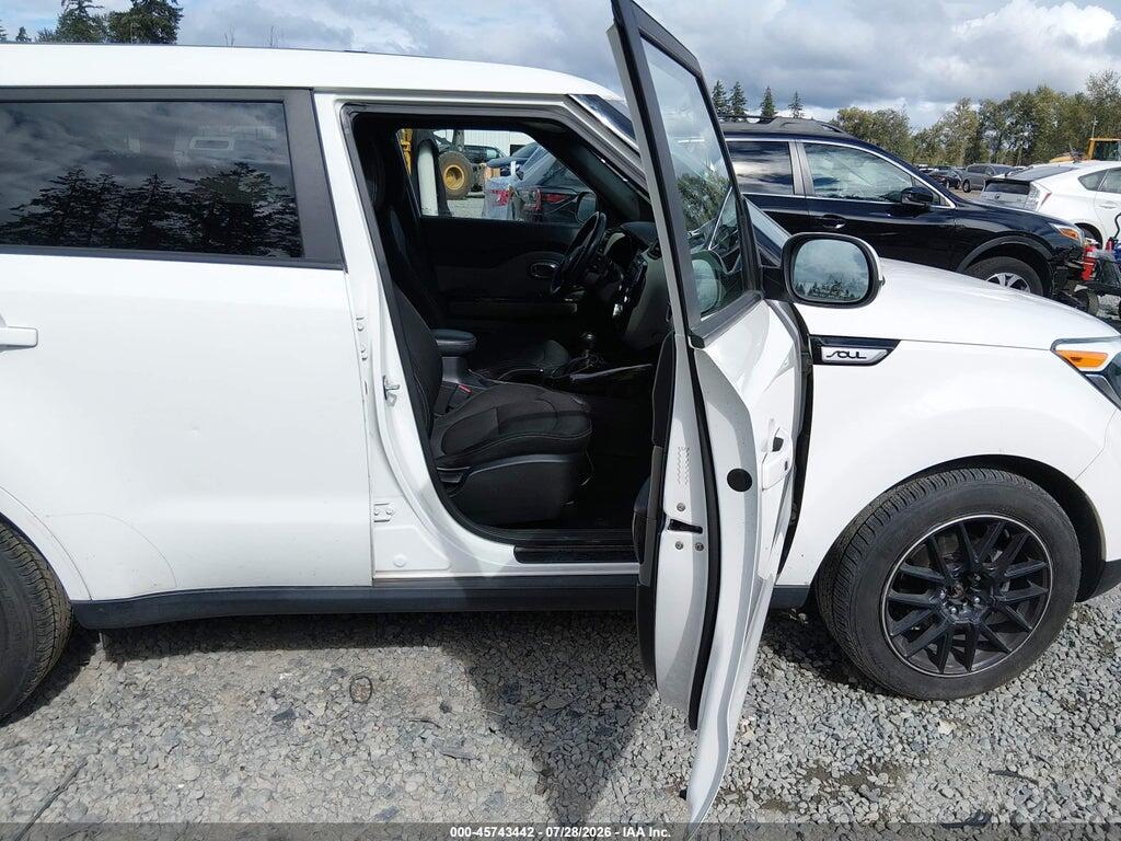 KNDJP3A53H7438803 2017 KIA SOUL photo no. 5