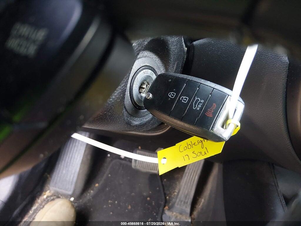 KNDJP3A53H7489072 2017 KIA SOUL photo no. 11