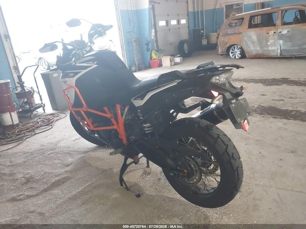 VBKV49404HM978898 2017 KTM 1090 photo no. 3