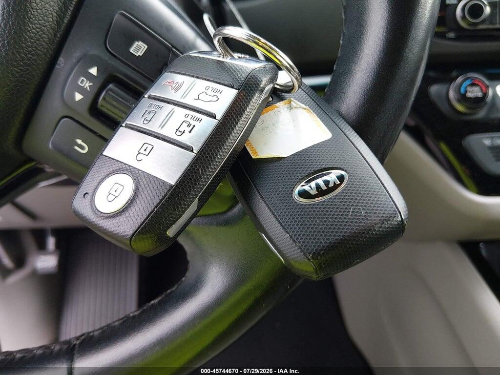 KNDMC5C17G6183155 2016 KIA SEDONA photo no. 11