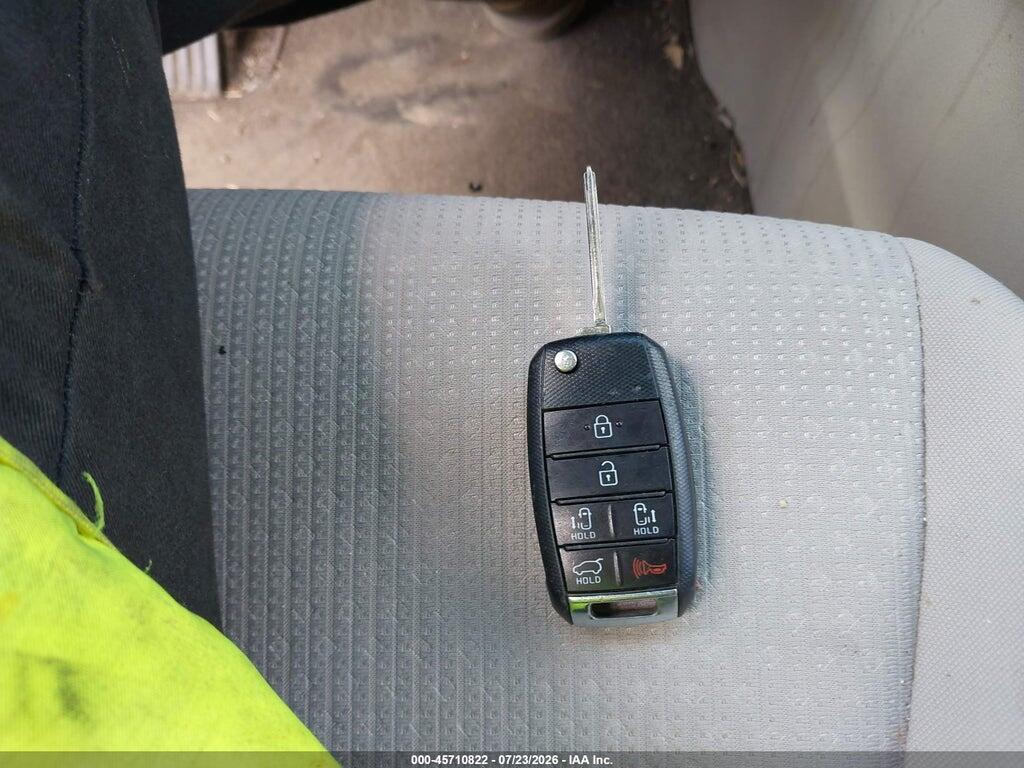 KNDMB5C19G6190885 2016 KIA SEDONA photo no. 11