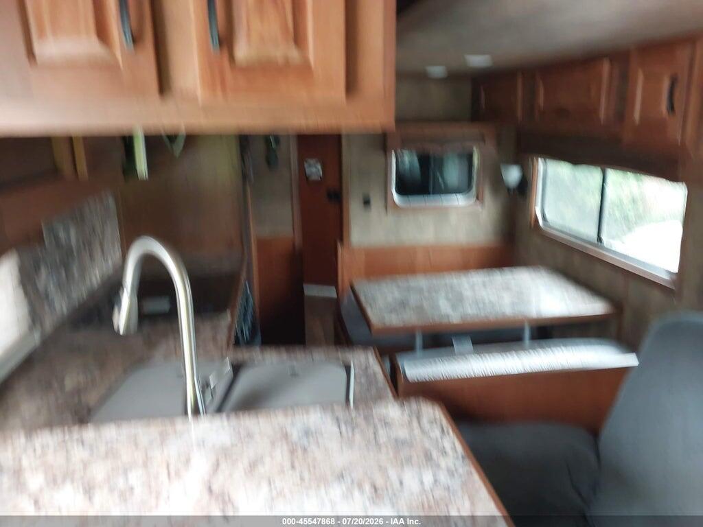 58JGB4K23H1000745 2017 LAKOTA TRAVEL TRLR photo no. 5