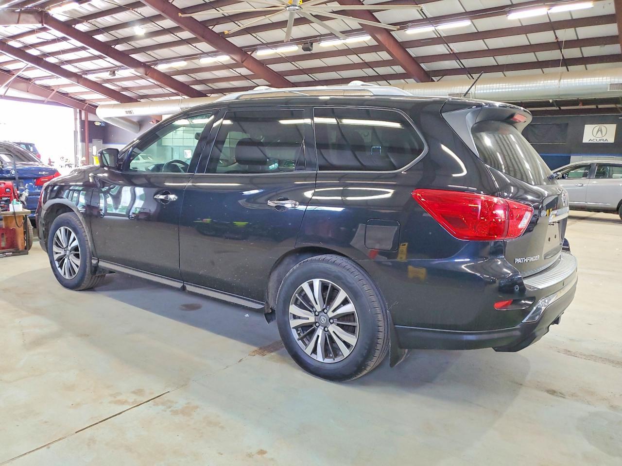 2017 NISSAN PATHFINDER SL — Фото 2 из 13