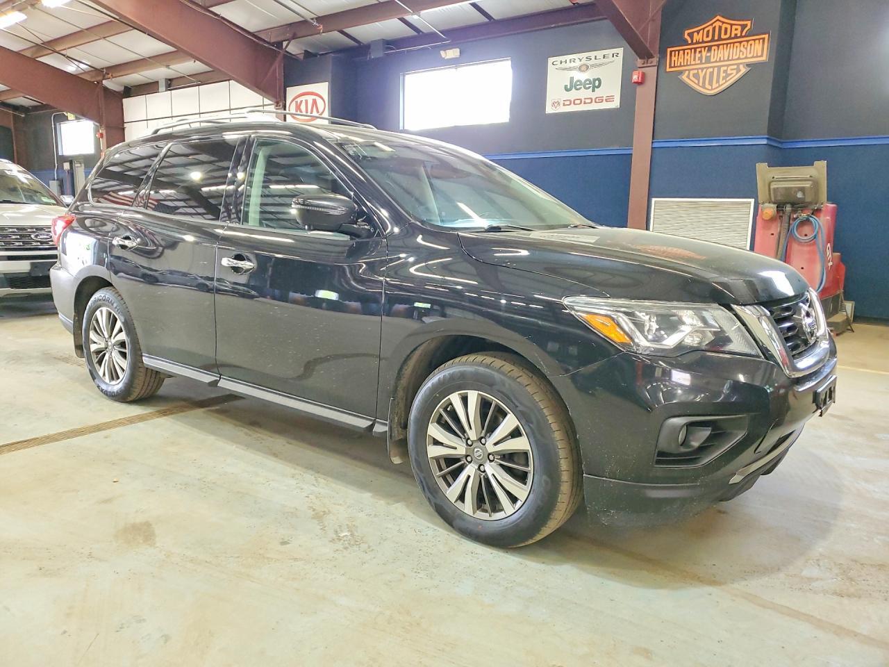2017 NISSAN PATHFINDER SL — Фото 4 из 13