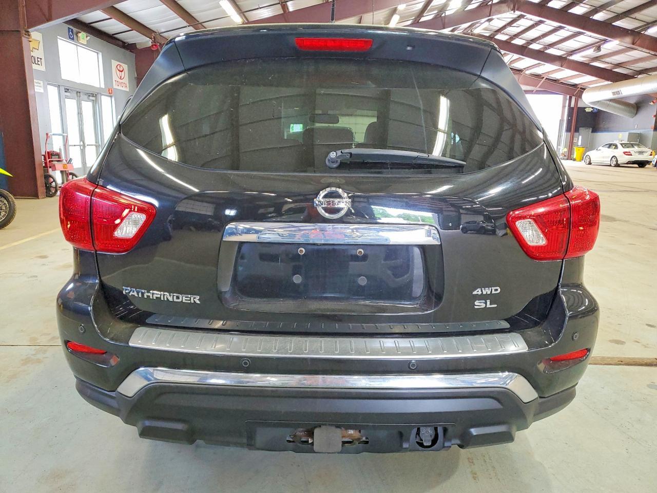 2017 NISSAN PATHFINDER SL — Фото 6 из 13