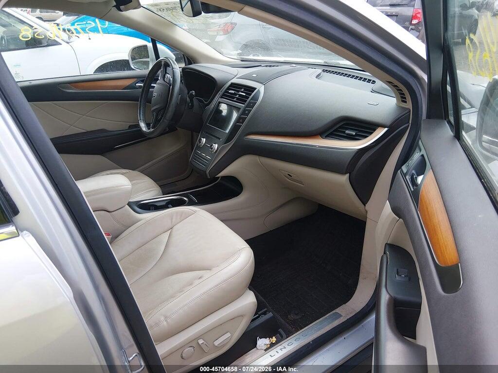 5LMCJ2C94HUL00587 2017 LINCOLN MKC photo no. 5