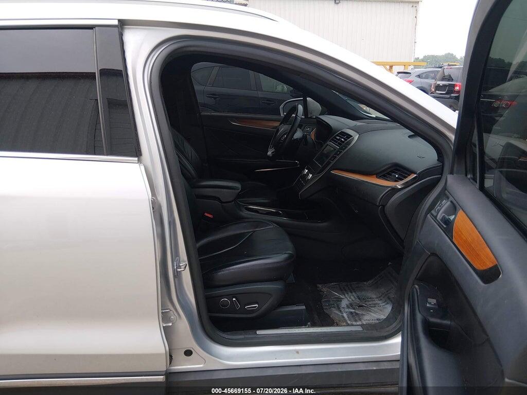 5LMCJ3C97HUL12416 2017 LINCOLN MKC photo no. 5