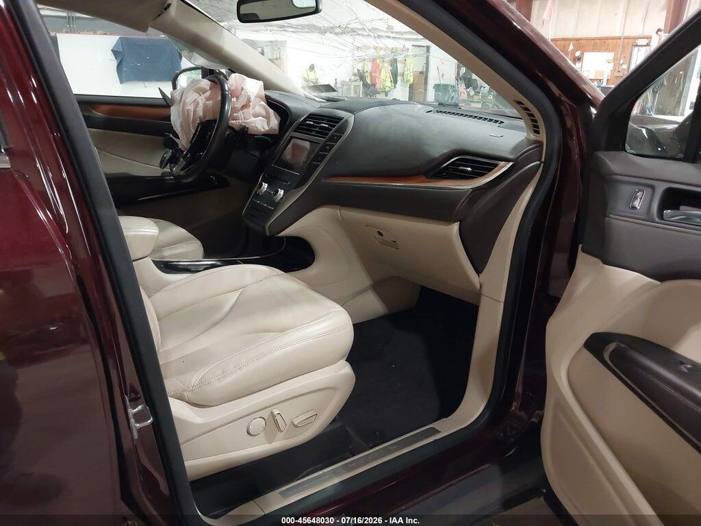 5LMCJ2C97HUL03743 2017 LINCOLN MKC photo no. 5