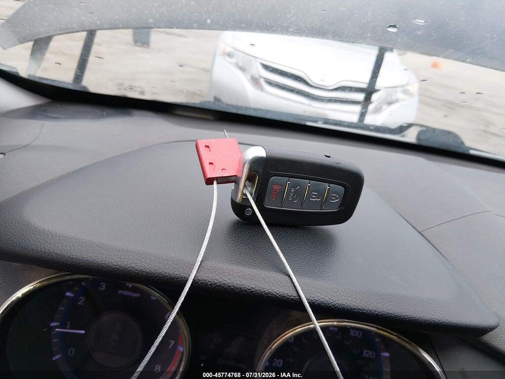 5NPEC4AC7BH074681 2011 HYUNDAI SONATA photo no. 11