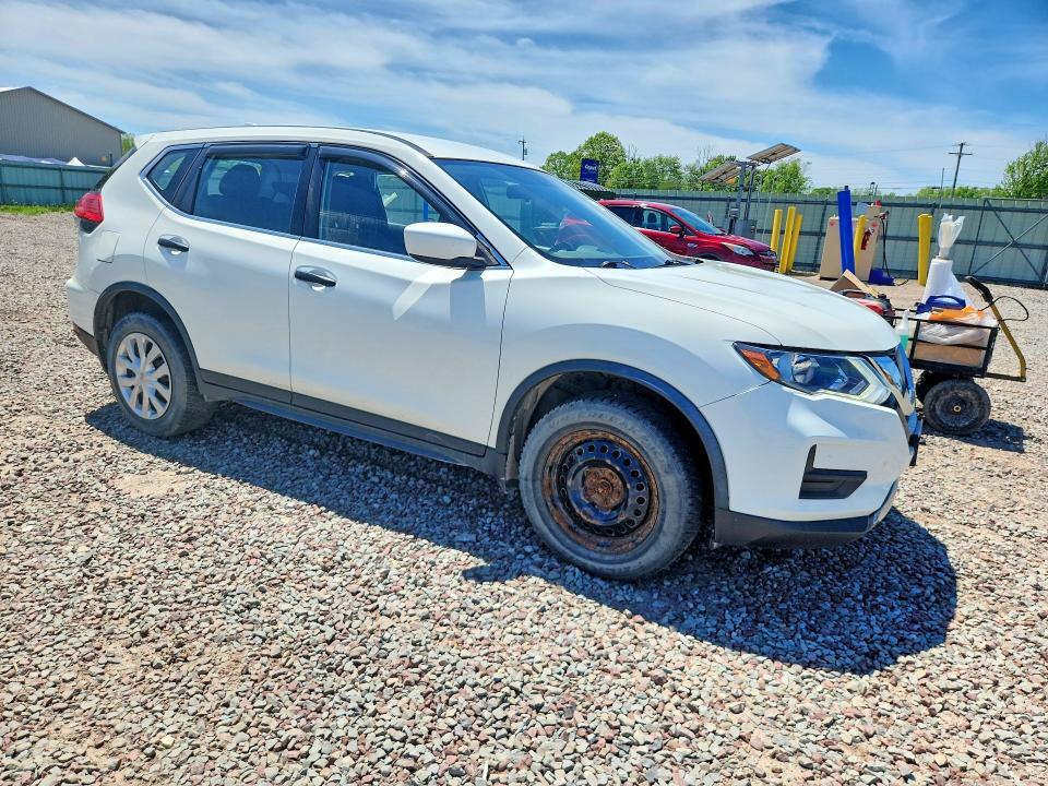 JN8AT2MVXHW024932 2017 NISSAN ROGUE photo no. 4
