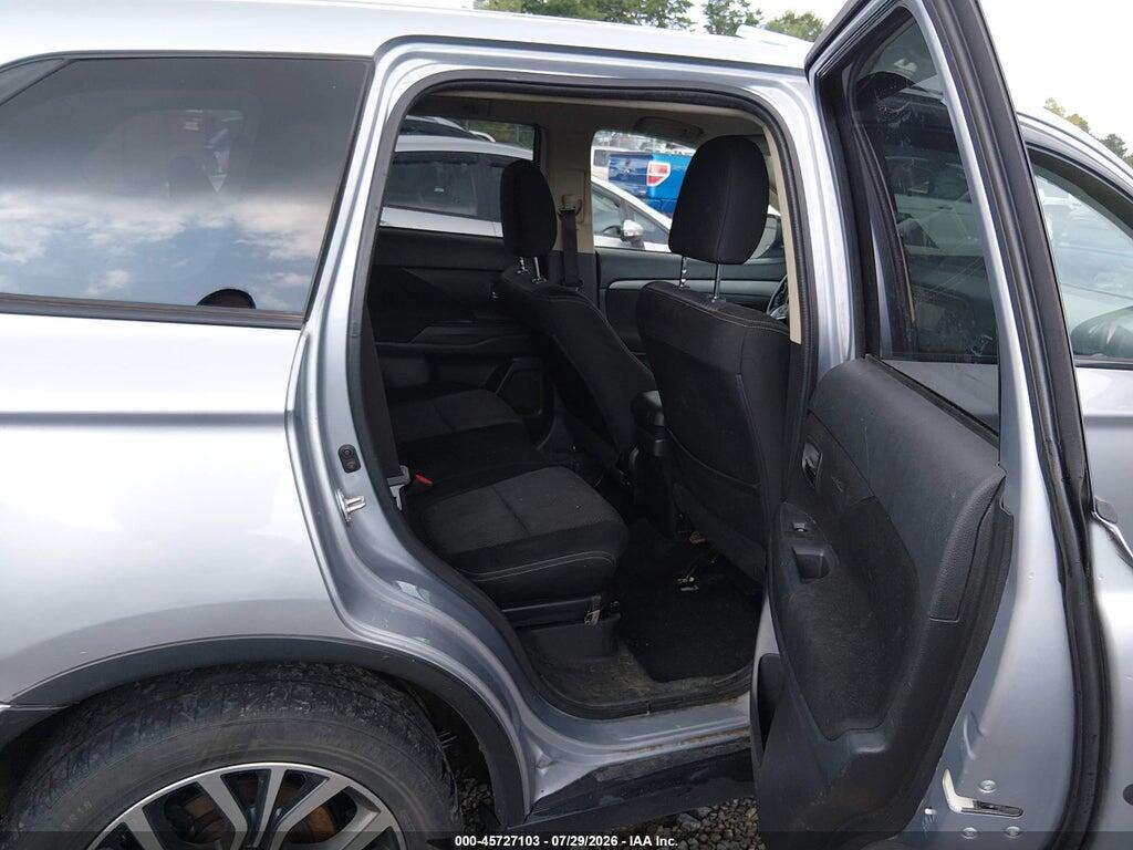 JA4AZ2A37HZ008404 2017 MITSUBISHI OUTLANDER photo no. 8