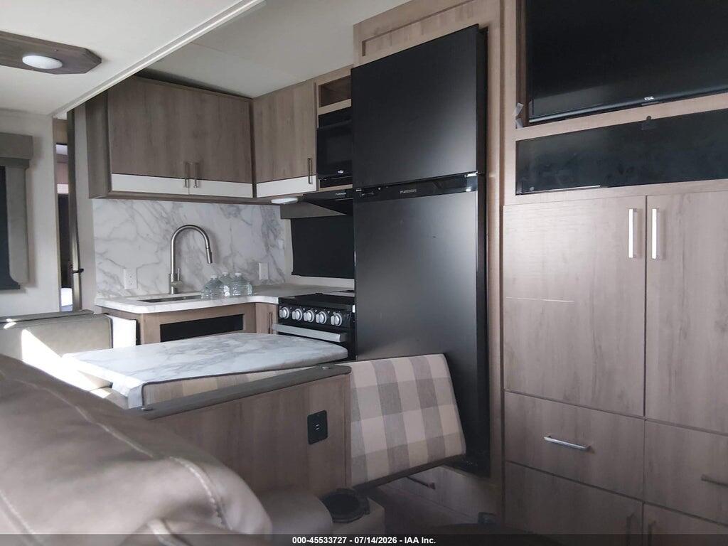 573TE3420N6636233 2022 GRAND DESIGN RECREATIONAL photo no. 12