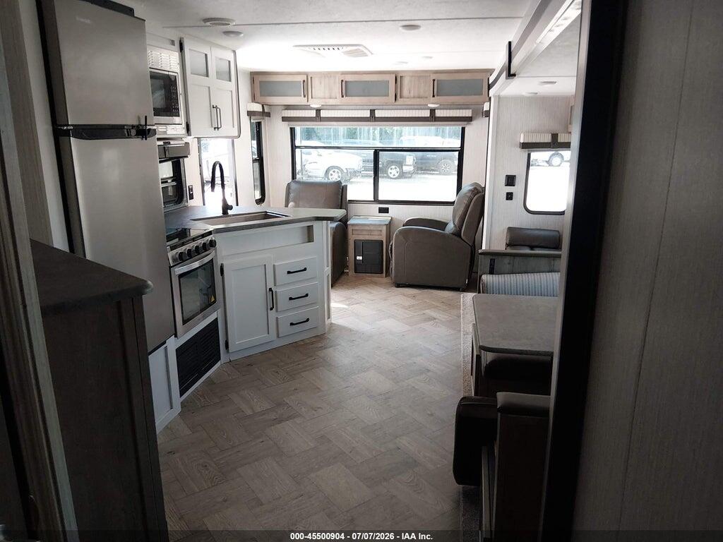 5ZT2PUSB0M4009014 2021 KEYSTONE RV PALOMINO PUMA 27RLSS TRAVEL TRAILER photo no. 12