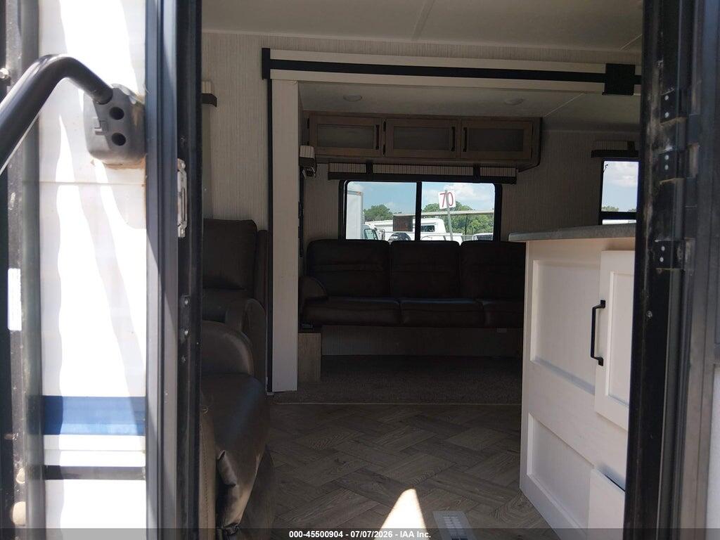 5ZT2PUSB0M4009014 2021 KEYSTONE RV PALOMINO PUMA 27RLSS TRAVEL TRAILER photo no. 8