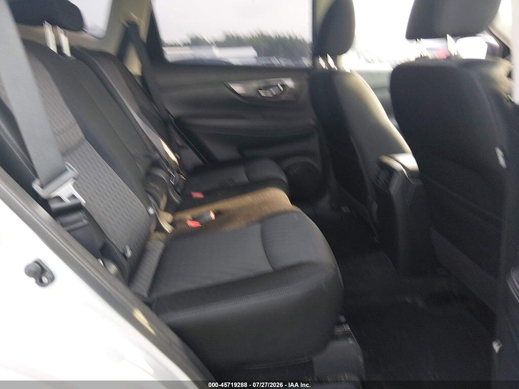 JN8AT2MT7HW145593 2017 NISSAN ROGUE photo no. 8