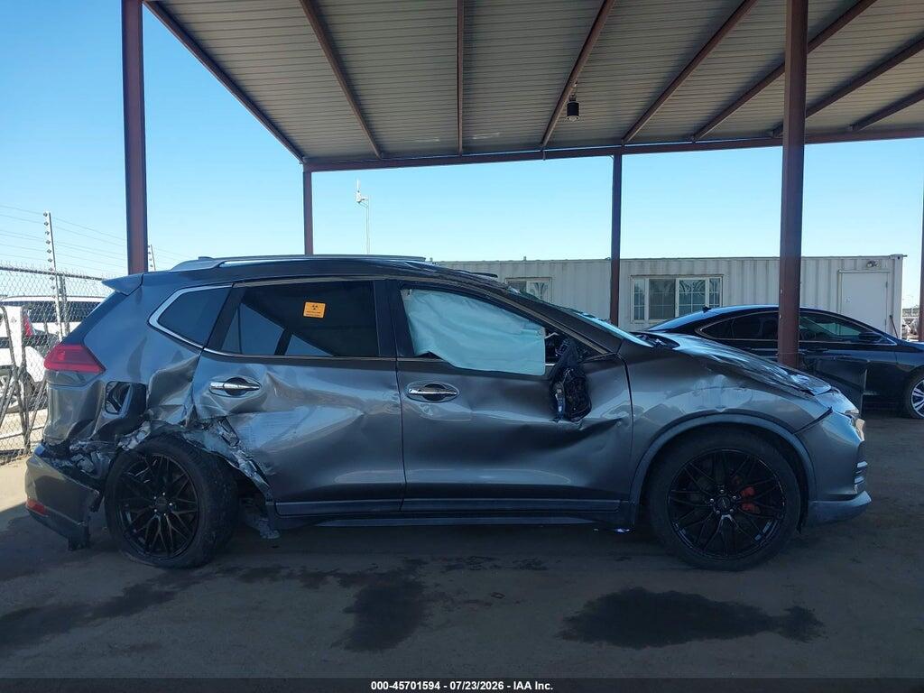 KNMAT2MTXHP588519 2017 NISSAN ROGUE photo no. 12