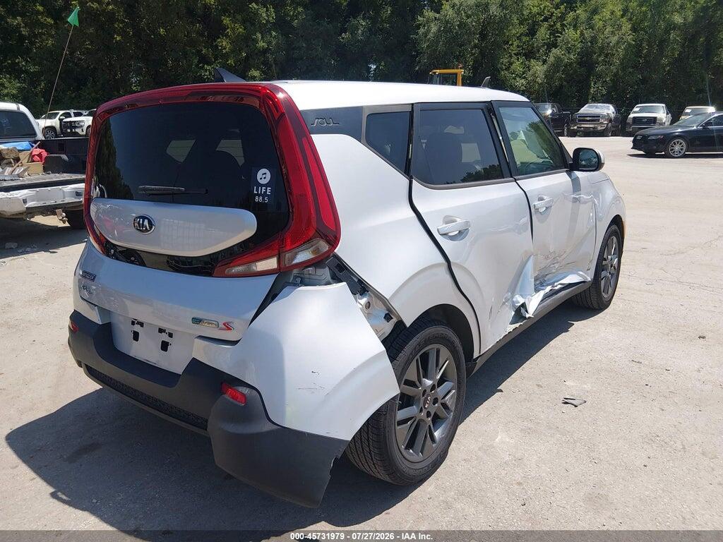 KNDJ23AU0M7796005 2021 KIA SOUL photo no. 4