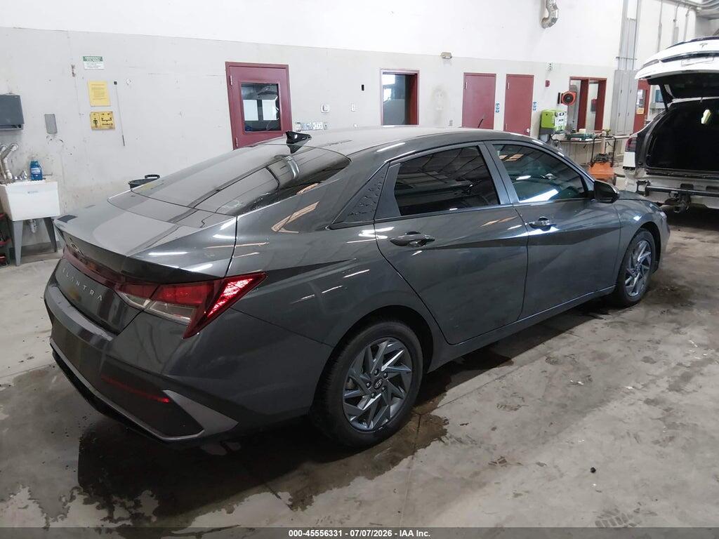KMHLM4DGXRU664565 2024 HYUNDAI ELANTRA photo no. 4